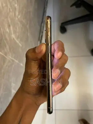 Apple iPhone XS (Used)