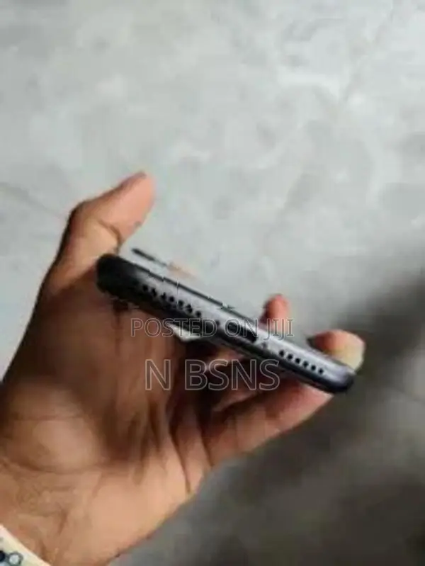 Apple iPhone 11 (Used)