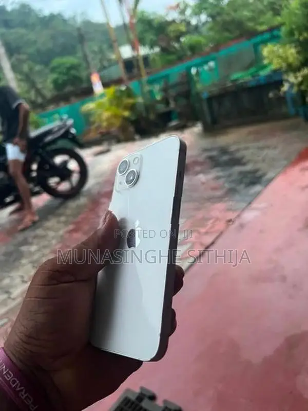 Apple iPhone 13 (Used)