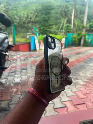 Apple iPhone 13 (Used)