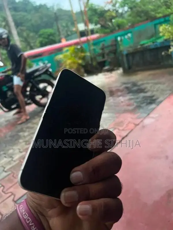 Apple iPhone 13 (Used)
