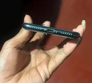 Apple iPhone SE 2 (Used)