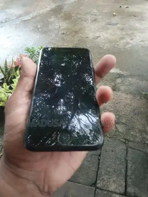 Apple iPhone 7 (Used)