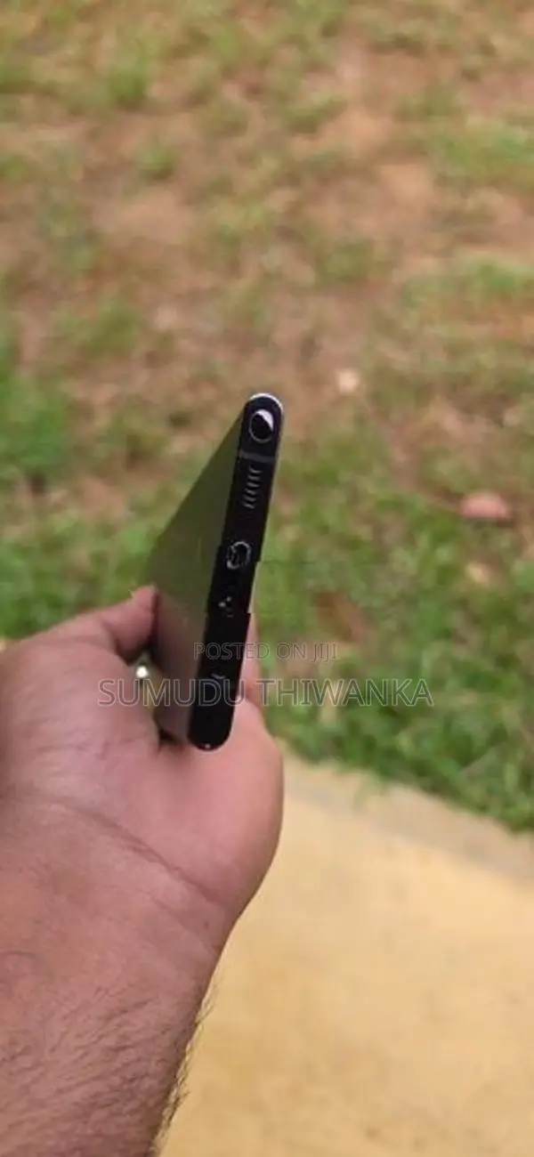 Samsung Galaxy S22 (Used)