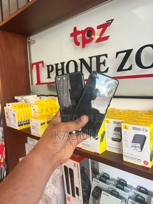Apple iPhone SE 2 (Used)