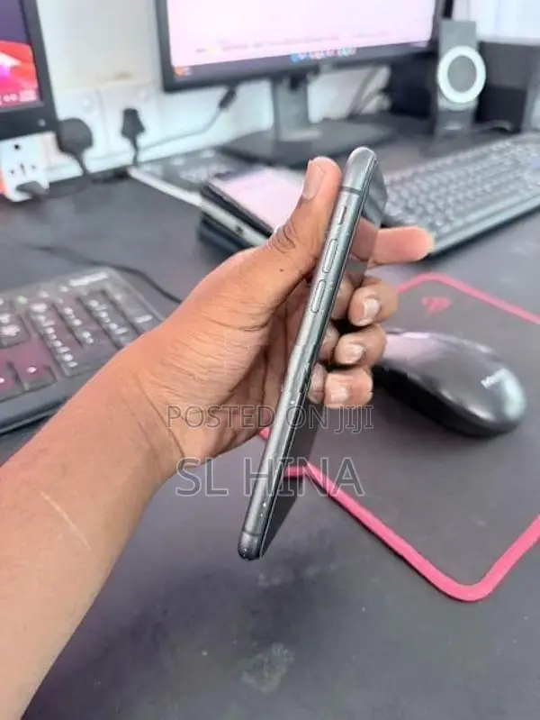 Apple iPhone 11 (Used)