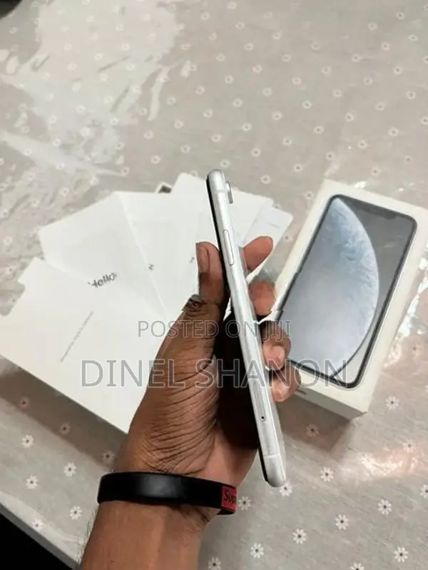 Apple iPhone XR (Used)