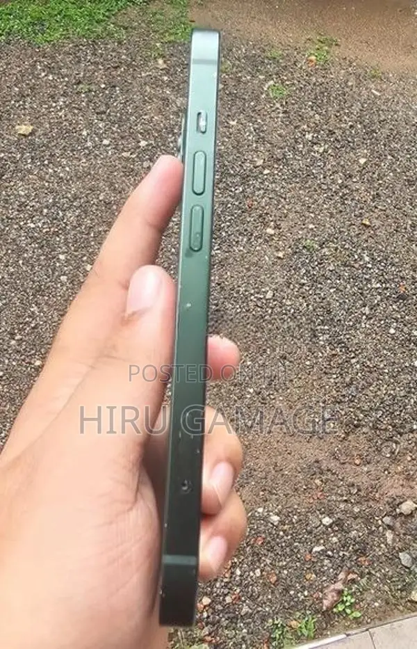 Apple iPhone 13 (Used)
