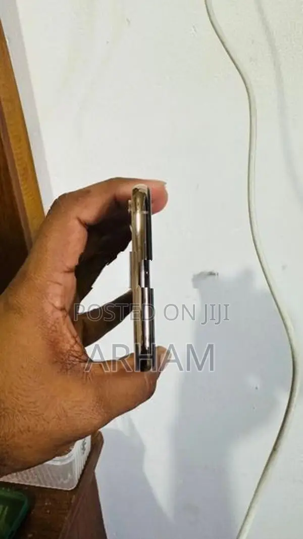 Apple iPhone XS Max (Used)