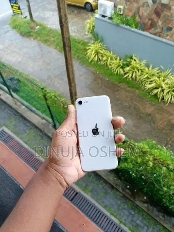 Apple iPhone SE 3 (Used)