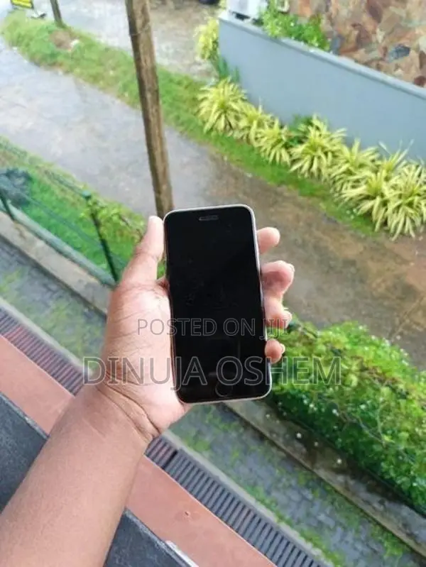 Apple iPhone SE 3 (Used)