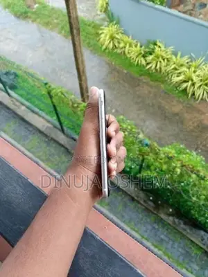 Apple iPhone SE 3 (Used)