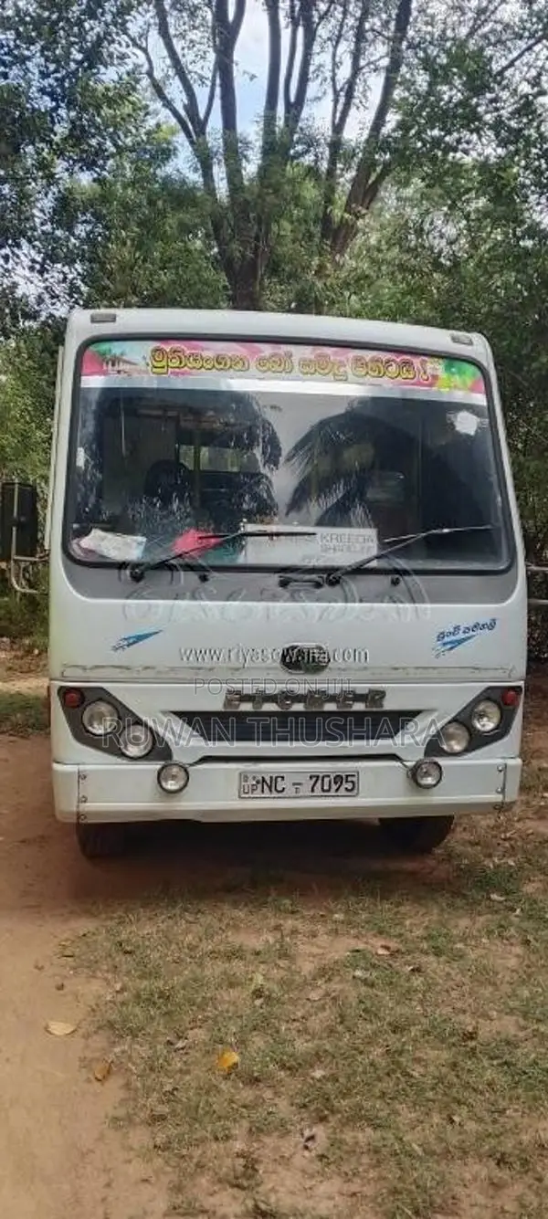 Eicher 10.75 STARLINE 2016 Bus (Used)