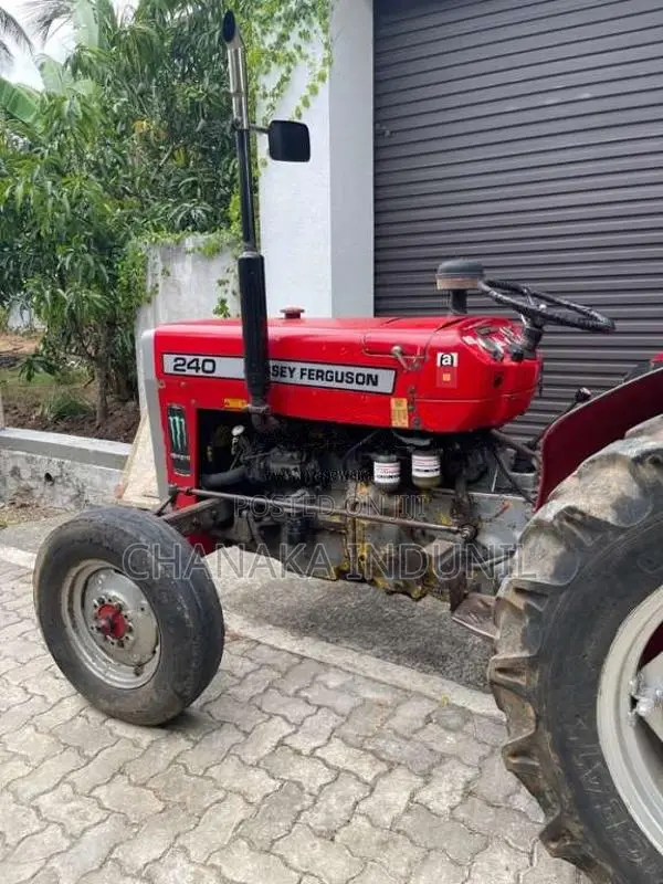 Massey-Ferguson 240 1990 Tractor (Used)