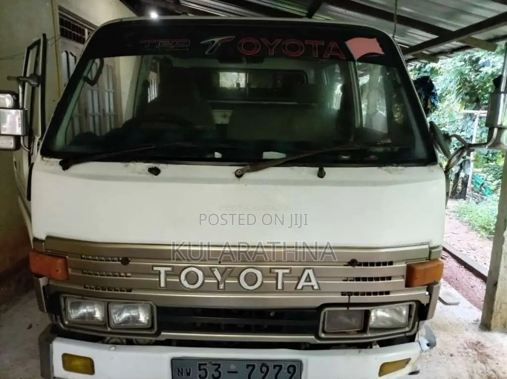 Toyota Dyna 1987 Crew Cab (Used)