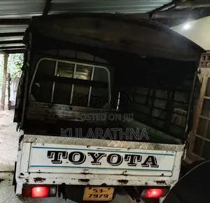 Toyota Dyna 1987 Crew Cab (Used)