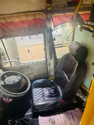 Ashok-Leyland Leyland 2014 Bus (Used)