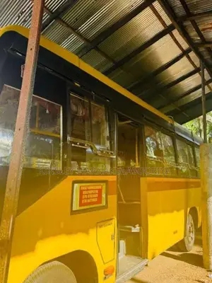 Ashok-Leyland Leyland 2014 Bus (Used)