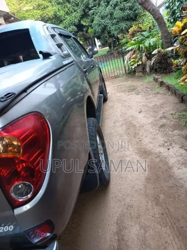 Mitsubishi L200 2013 Pickup (Used)