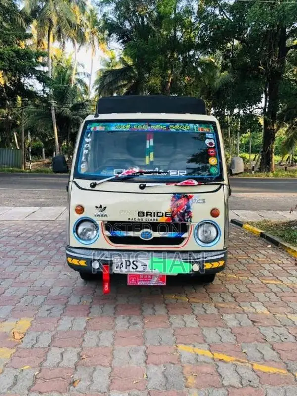 Tata Dimo Batta 2011 Lorry (Used)