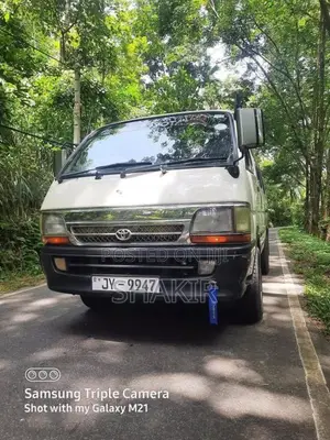 Toyota HIACE 2000 Van (Used)