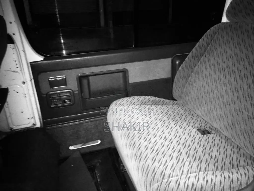 Toyota HIACE 2000 Van (Used)