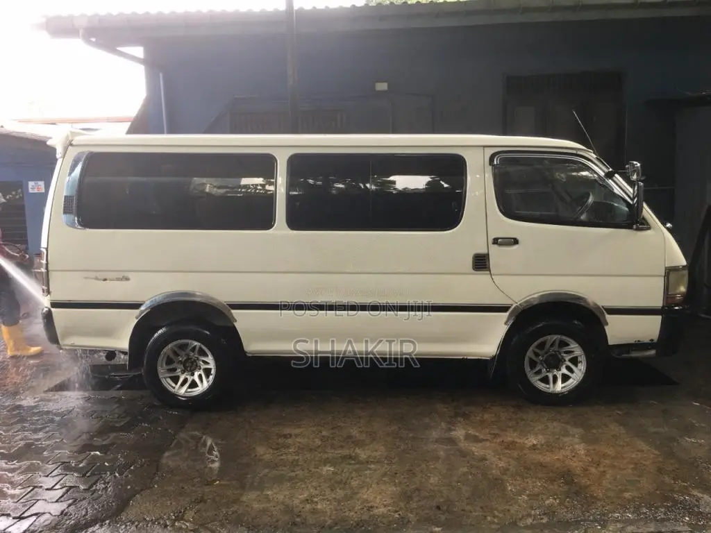 Toyota HIACE 2000 Van (Used)