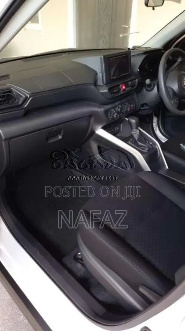 Toyota Raize 2025 SUV (Used)