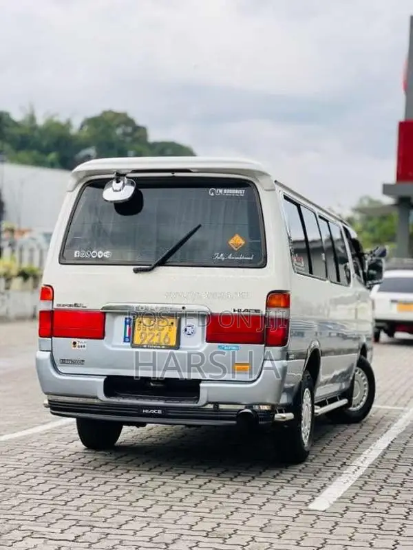 Toyota Dolphin 113 1995 Van (Used)