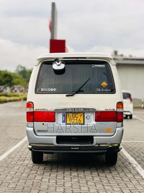 Toyota Dolphin 113 1995 Van (Used)
