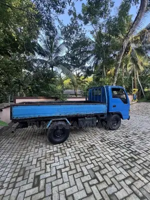 Isuzu NKR 1987 Lorry (Used)