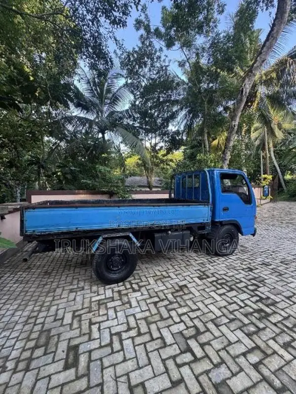 Isuzu NKR 1987 Lorry (Used)