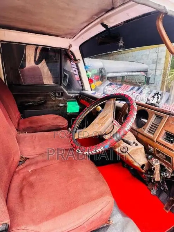 Nissan Caravan 1982 Van (Used)