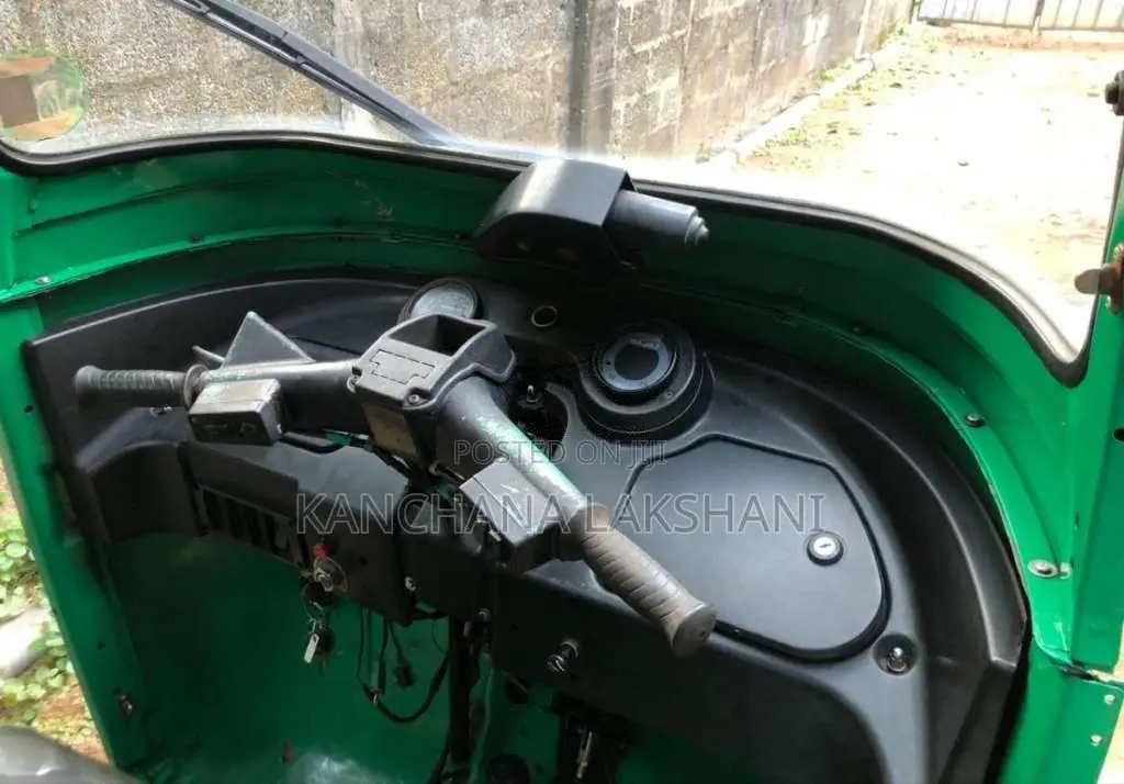 Bajaj RE 205 2011 Three Wheel (Used)
