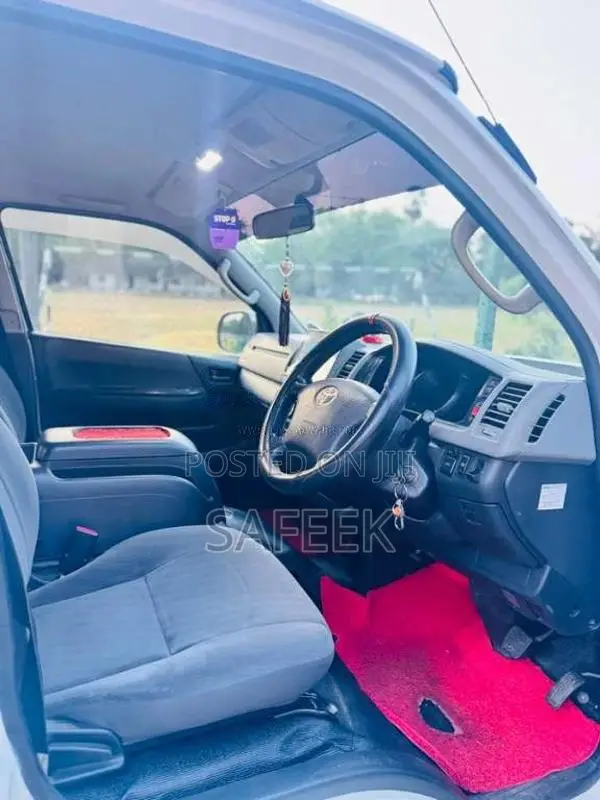 Toyota KDH 201 Super GL 2012 Van (Used)