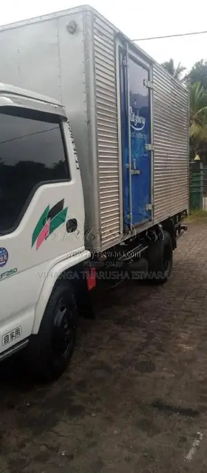 Isuzu Full Body 2000 Lorry (Used)