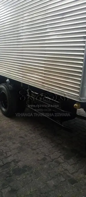 Isuzu Full Body 2000 Lorry (Used)