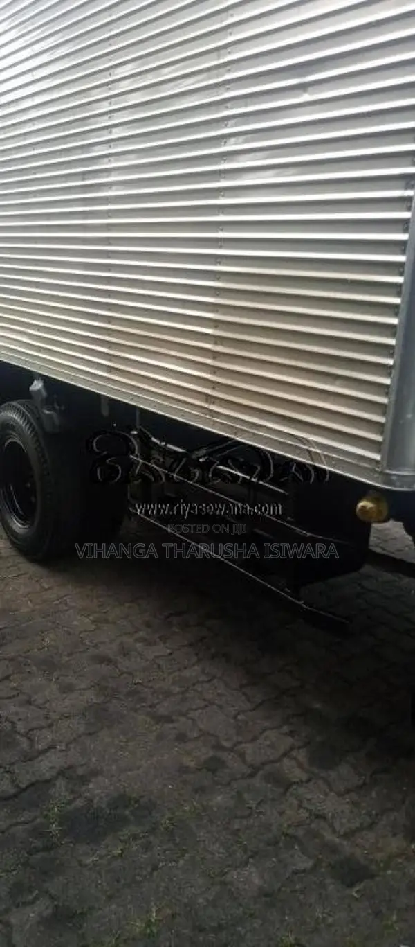 Isuzu Full Body 2000 Lorry (Used)