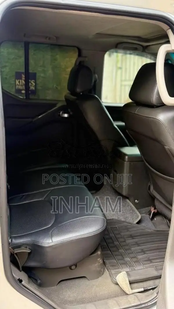 Nissan Navara 2012 Pickup (Used)