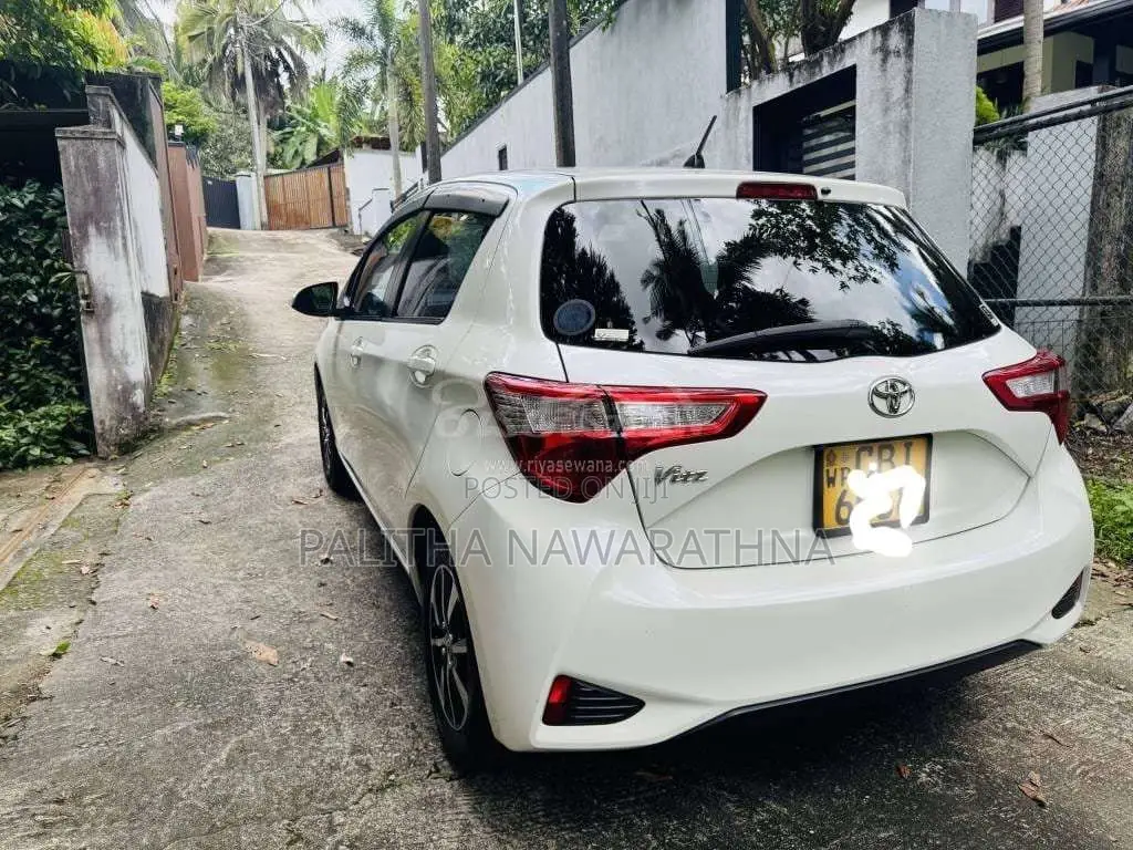 Toyota Vitz 2018 Car (Used)