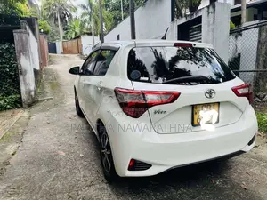 Toyota Vitz 2018 Car (Used)