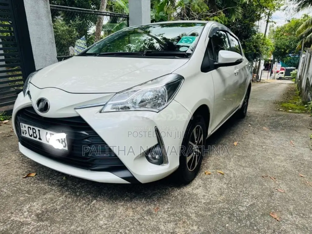 Toyota Vitz 2018 Car (Used)