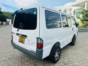 Nissan Lion Face 2011 Van (Used)