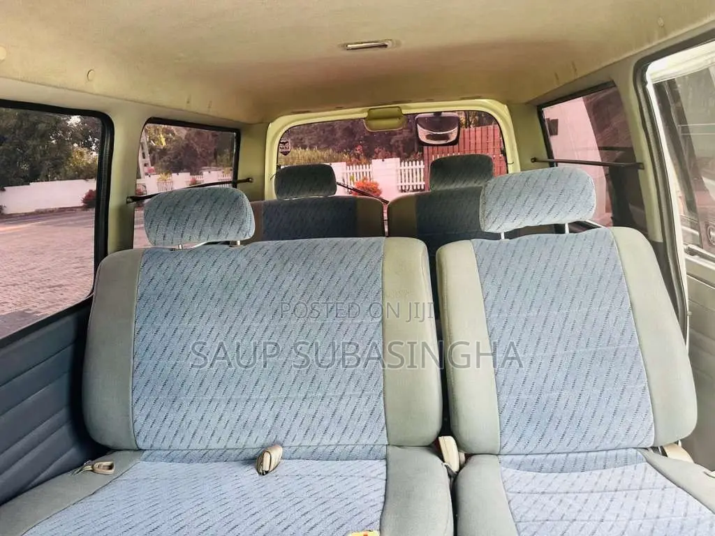 Nissan Lion Face 2011 Van (Used)