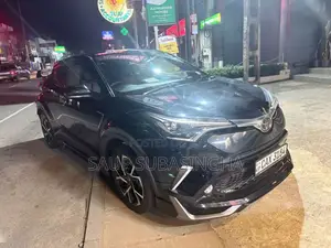 Toyota Chr 2018 SUV (Used)