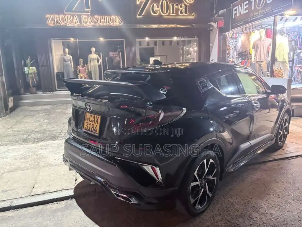 Toyota Chr 2018 SUV (Used)