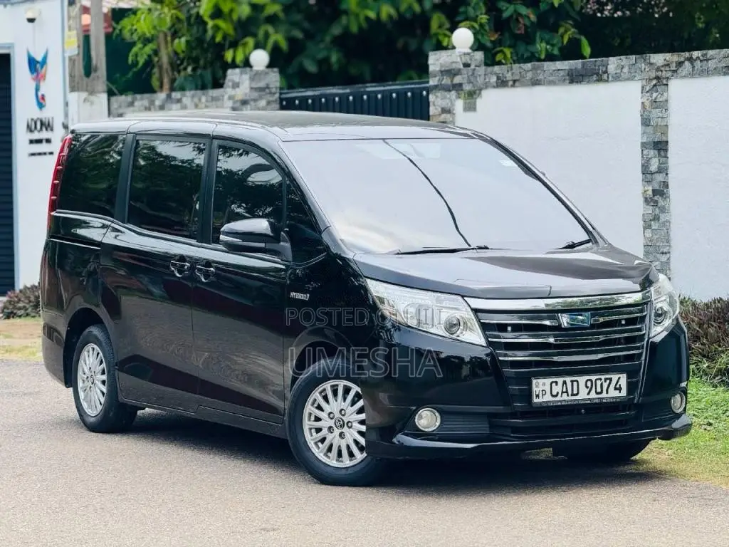 Toyota Noah 2014 Van (Used)