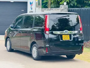 Toyota Noah 2014 Van (Used)