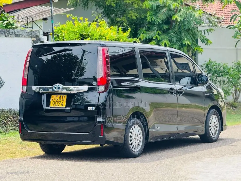 Toyota Noah 2014 Van (Used)