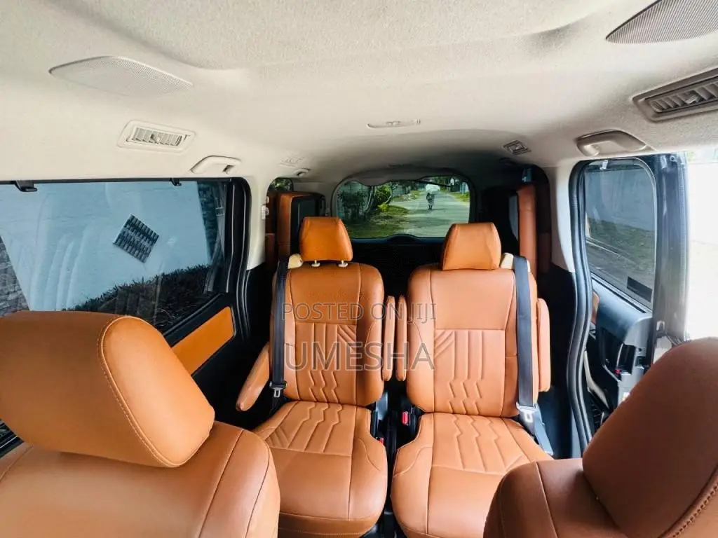 Toyota Noah 2014 Van (Used)